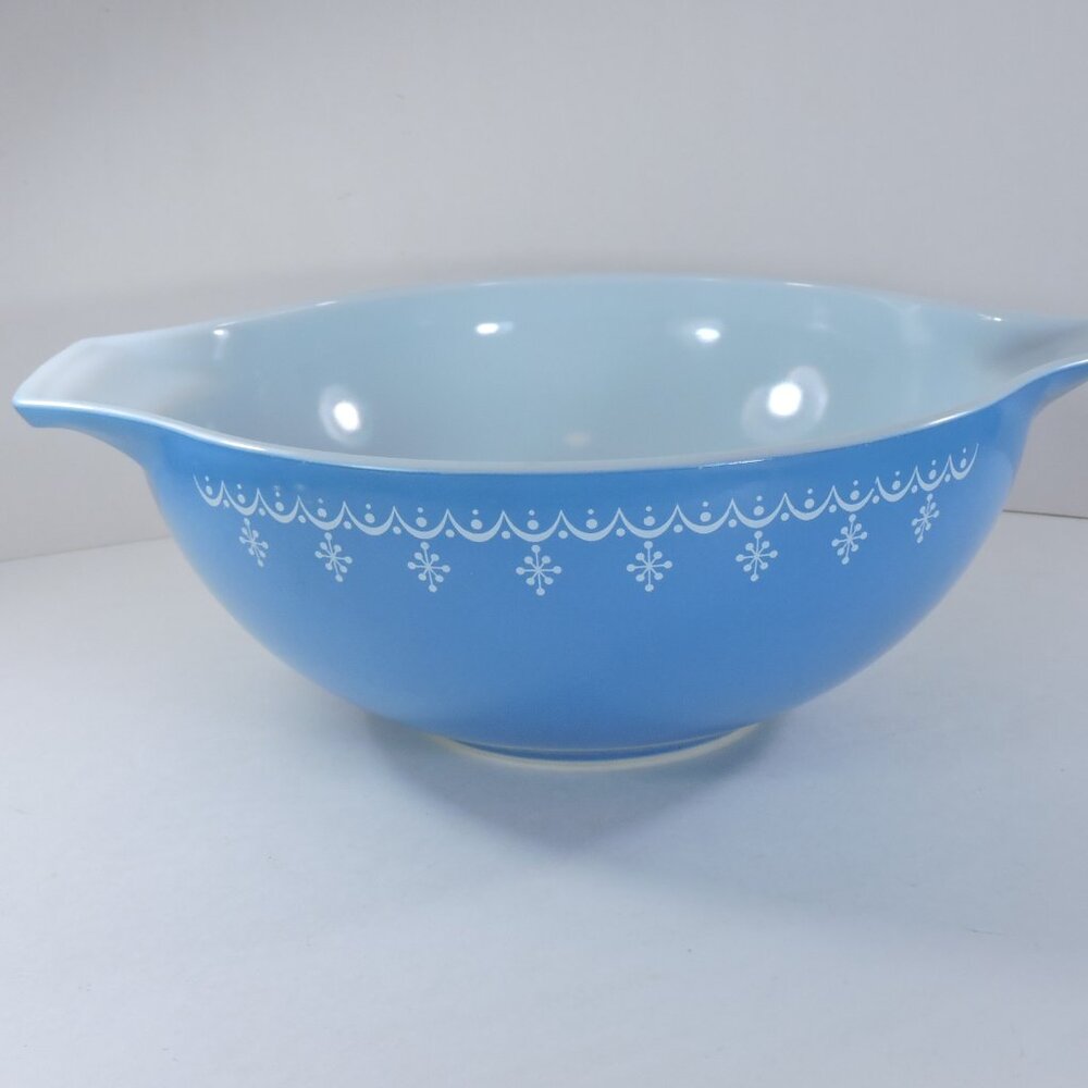 Vintage Pyrex Blue Snowflake 4 Qt. Large Bowl Garland #444